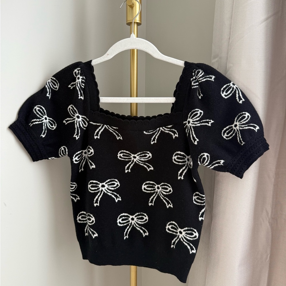 Stylish Black Bow Patterned Knit Blouse